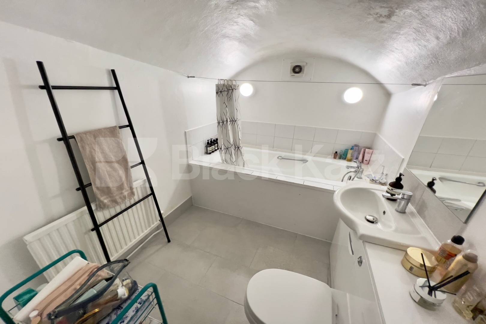 Two bedrooomed garden apartment in Pimlico Lupus Street, Pimlico